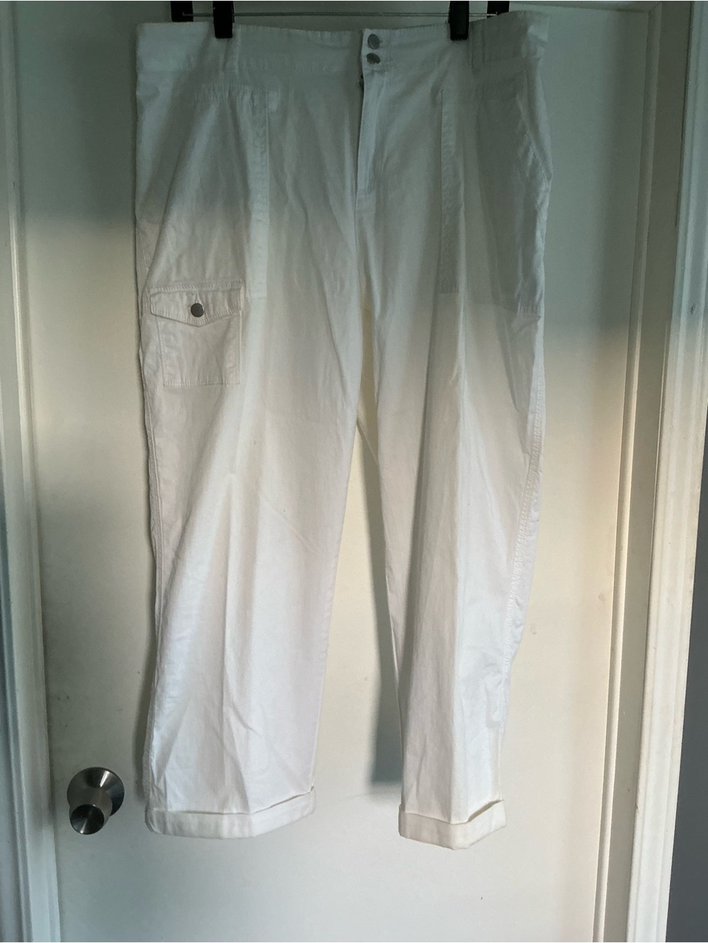 NWOT Ladies size 14 White Stretch cuffed  Capri  pant w/elastic waist back